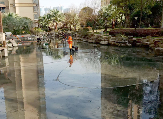 云岩景观池淤泥清理