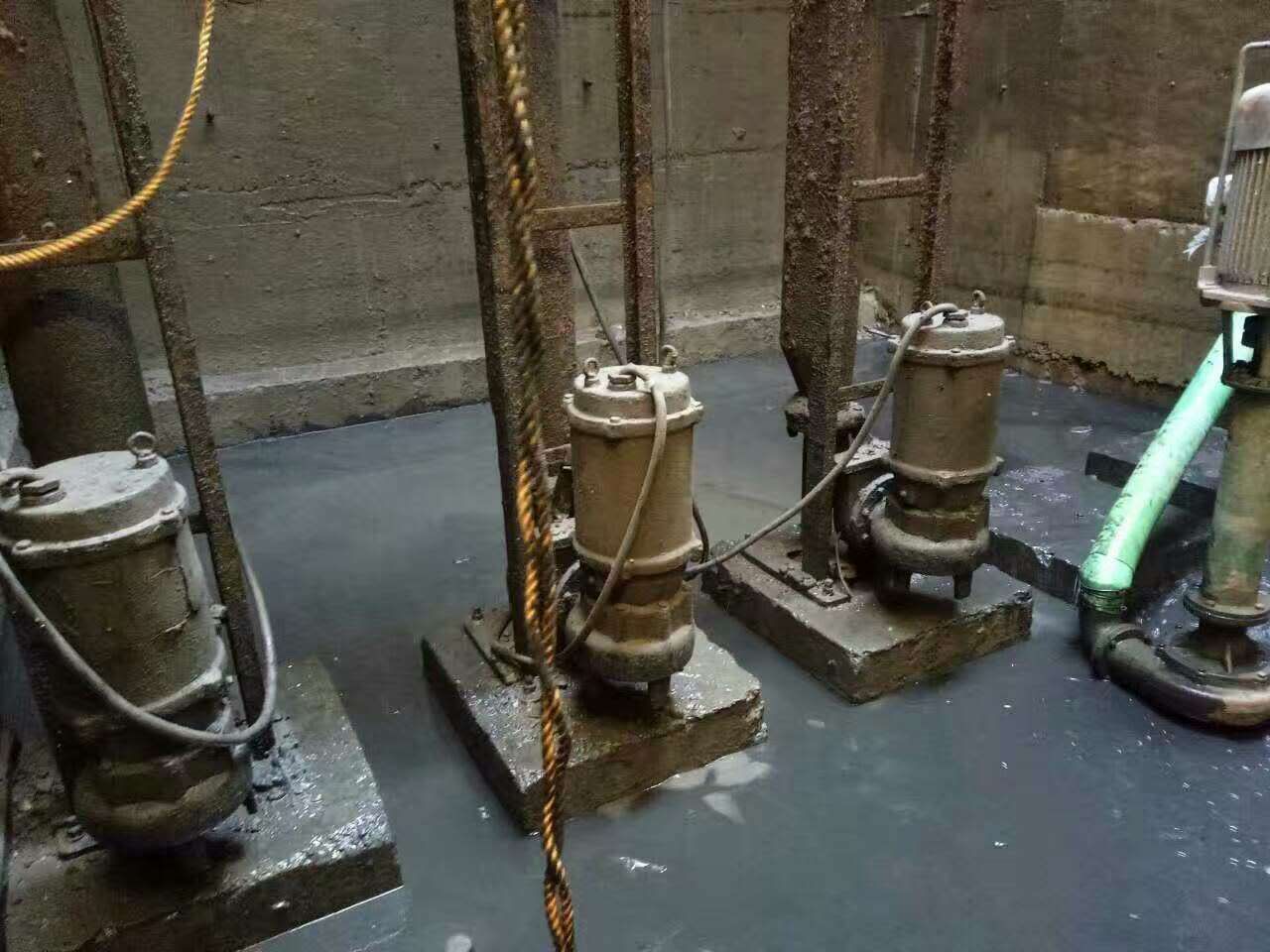 云岩污水池清理